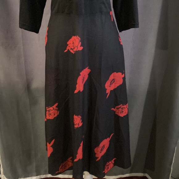 WOMENS SZ 1X SIDE ZIPPER LOW CUT ROSE DRESS LONG SLEEVE - Picture 2 of 7